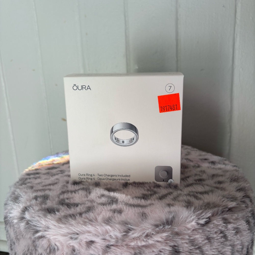 Oura Ring 4 Silver Smart Ring Bundle Additional Charger Included Size 7 UNOPENED